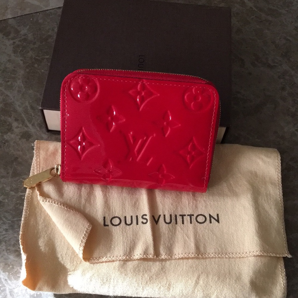 Authentic Louis Vuitton zippy coin purse